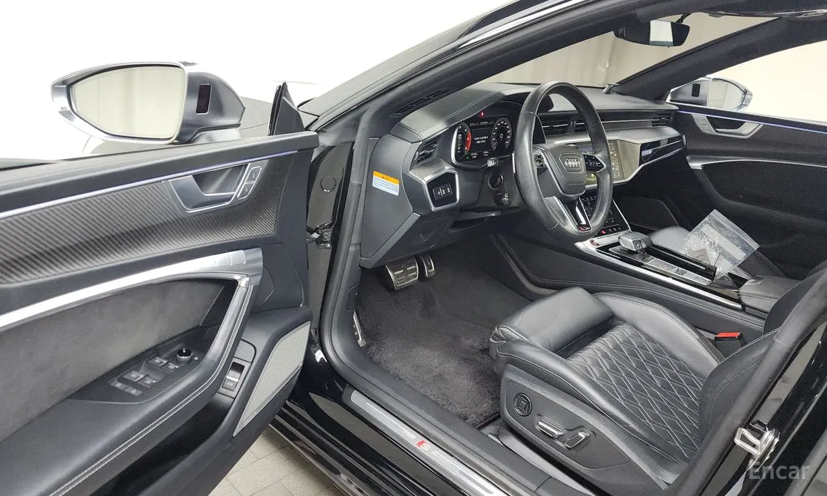 Фото 10 - Audi S7