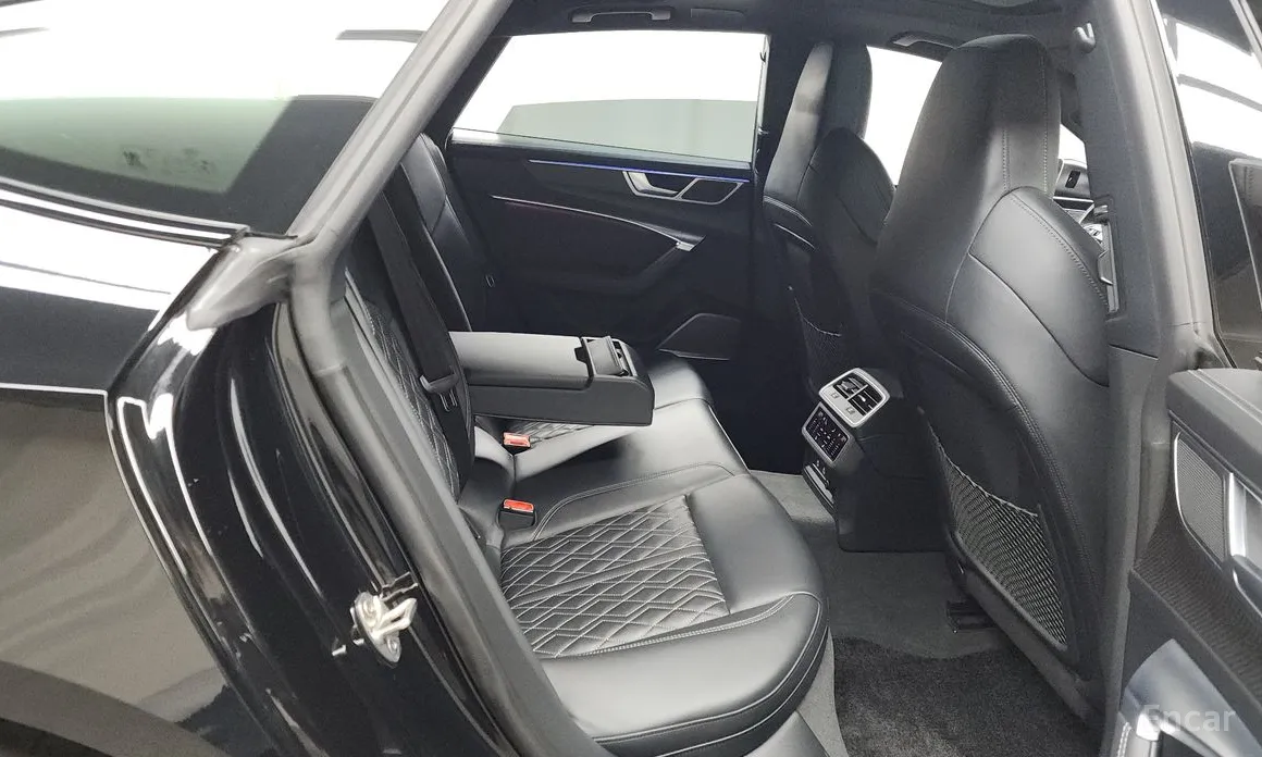 Фото 12 - Audi S7