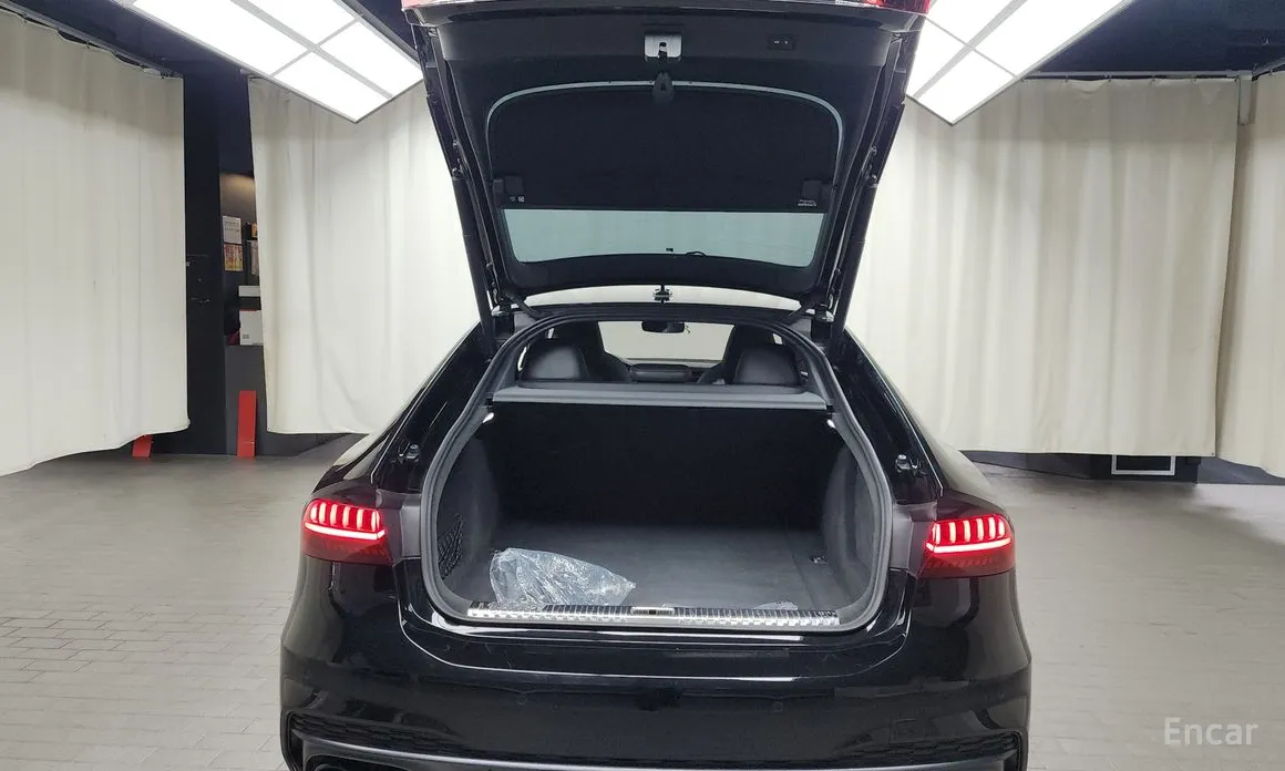 Фото 20 - Audi S7