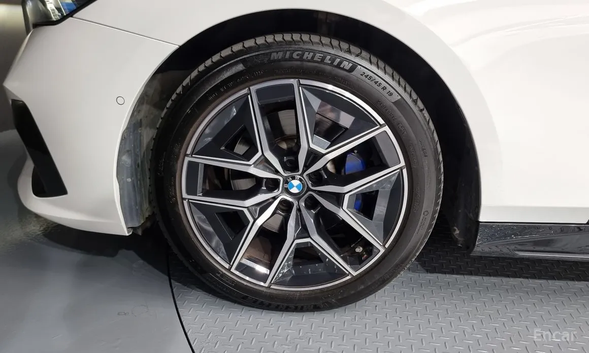 Фото 5 - BMW 5 Series