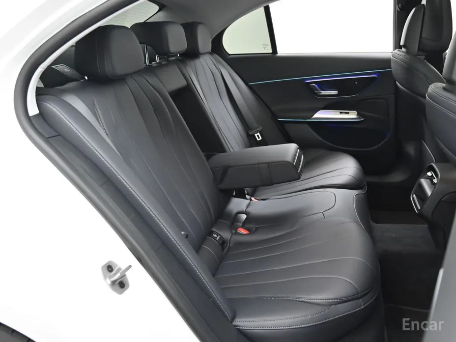 Фото 12 - Mercedes-Benz E-Class