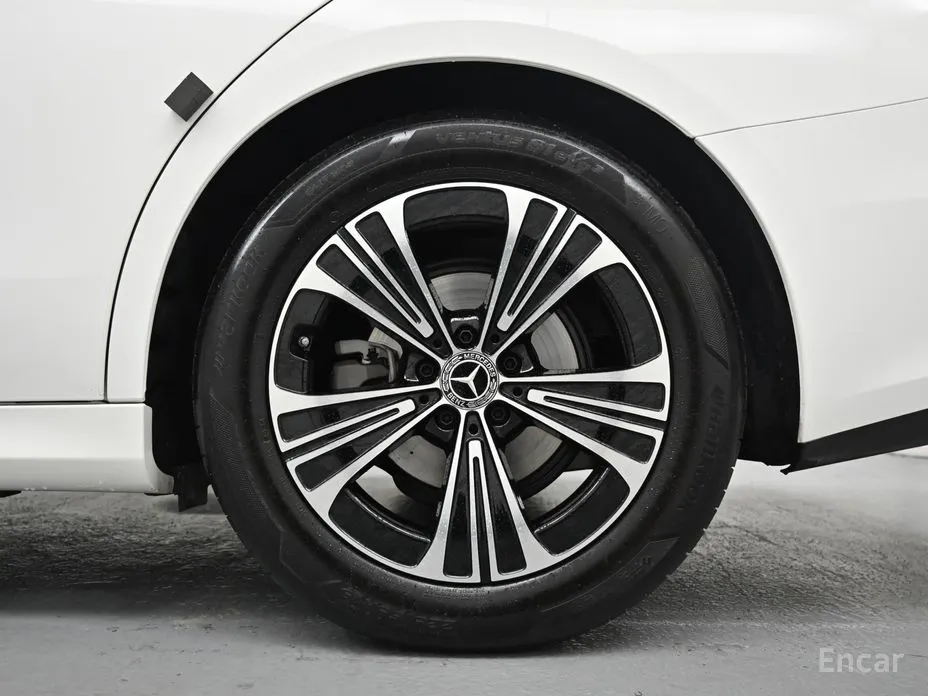 Фото 5 - Mercedes-Benz E-Class