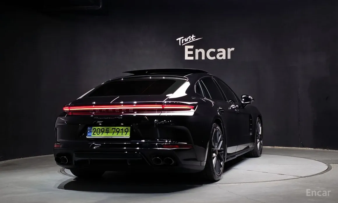 Фото 2 - Porsche Panamera