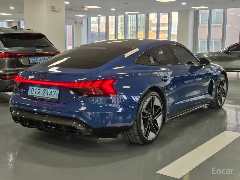 Фото 2 - Audi RS e-tron GT