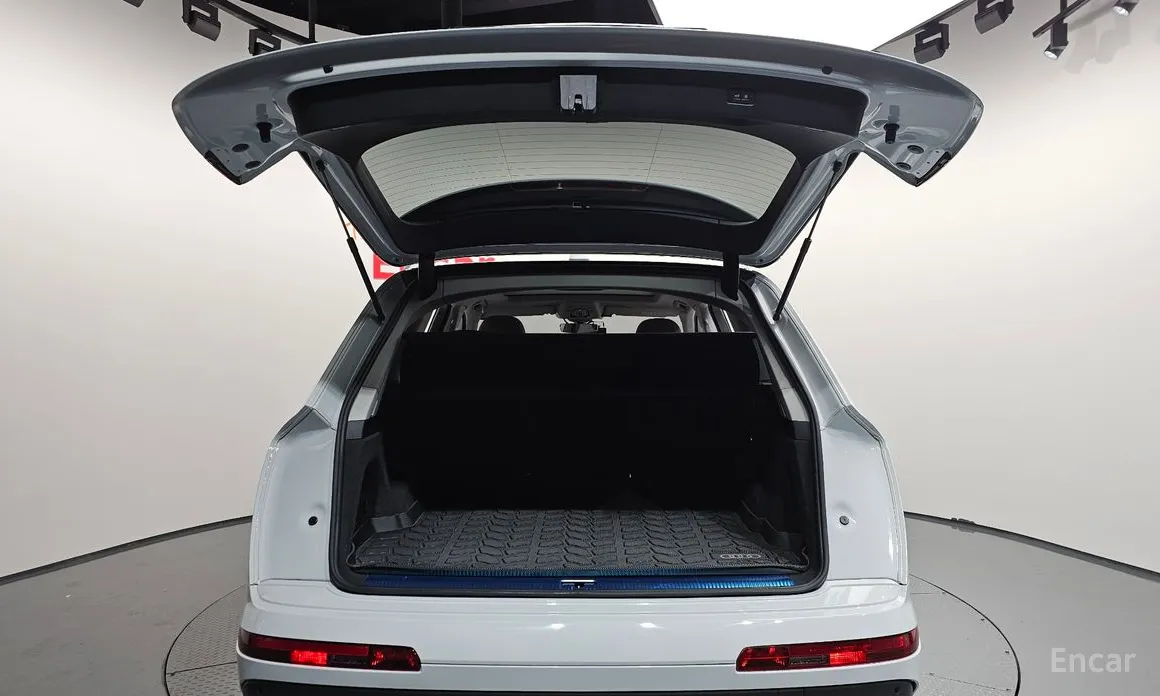 Фото 20 - Audi Q7