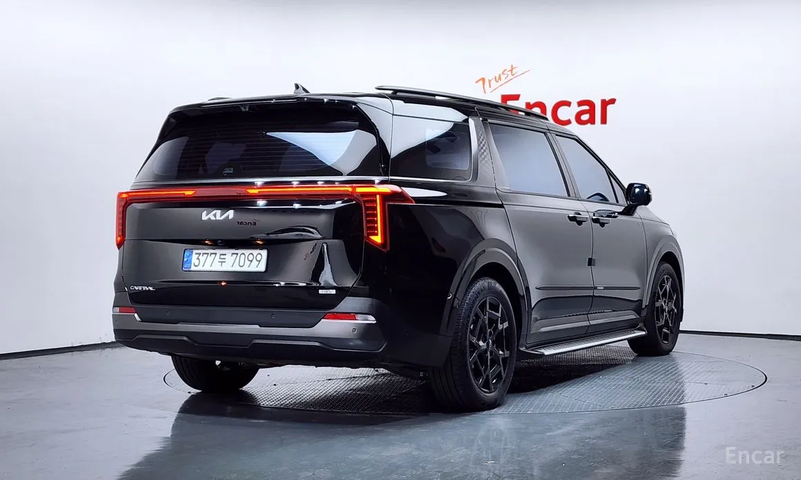 Фото 2 - Kia Carnival