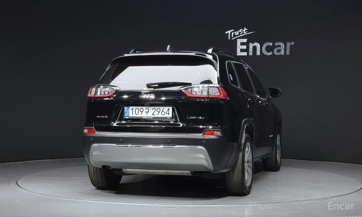 Фото 4 - Jeep Cherokee