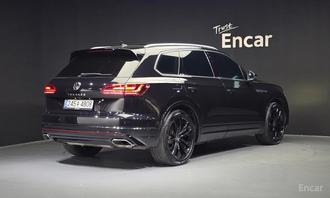 Фото 2 - Volkswagen Touareg