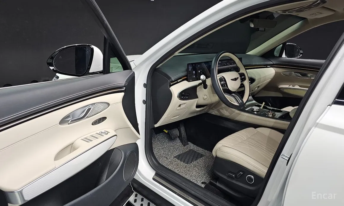 Photo 11 - Genesis GV70