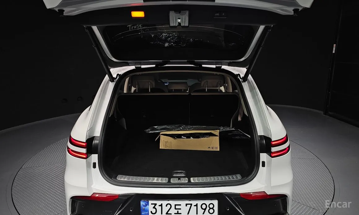 Photo 20 - Genesis GV70