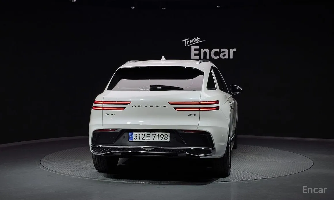 Photo 4 - Genesis GV70