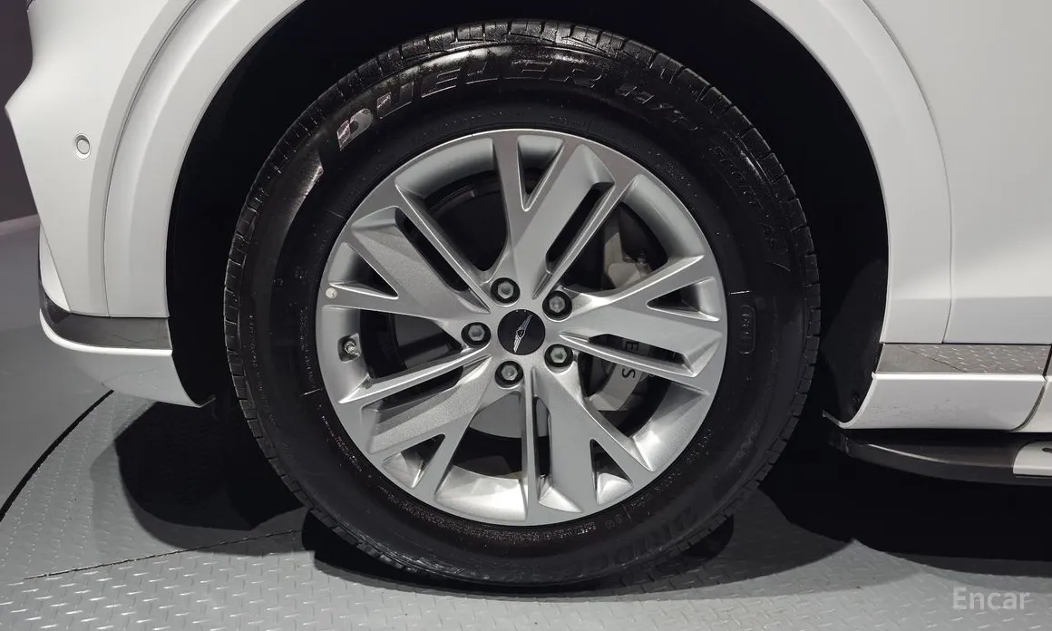 Photo 5 - Genesis GV70