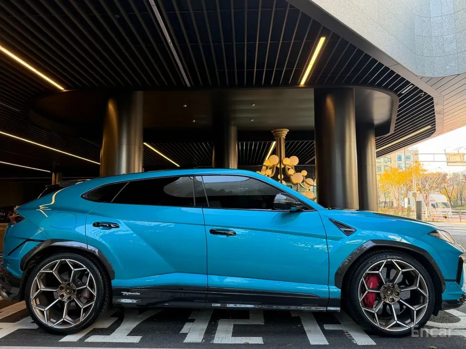 Фото 3 - Lamborghini Urus