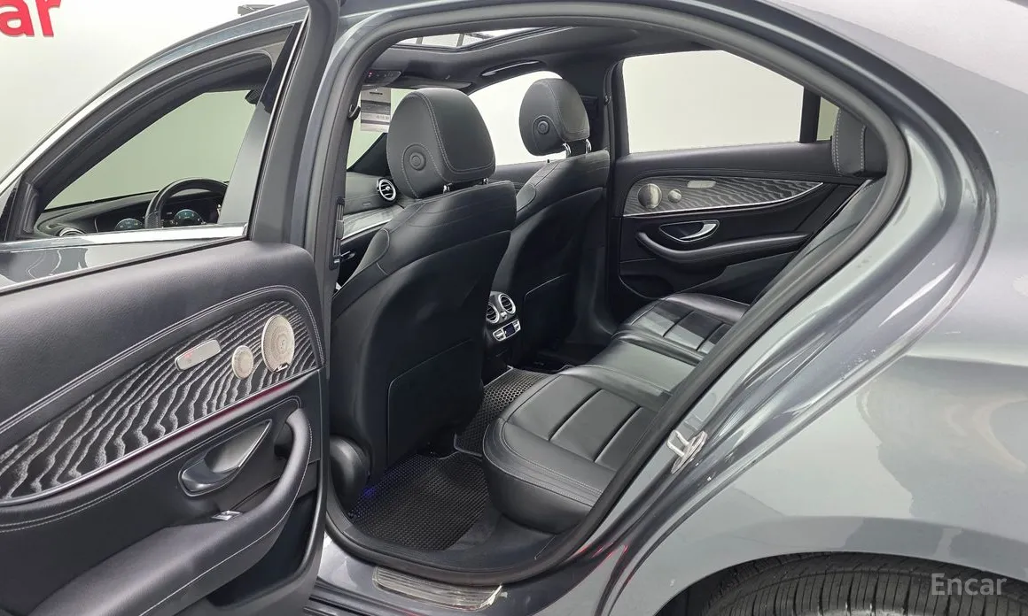 Фото 17 - Mercedes-Benz E-Class