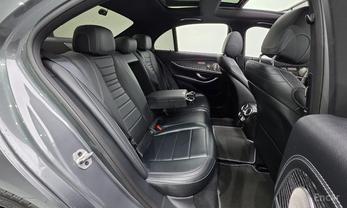 Фото 19 - Mercedes-Benz E-Class