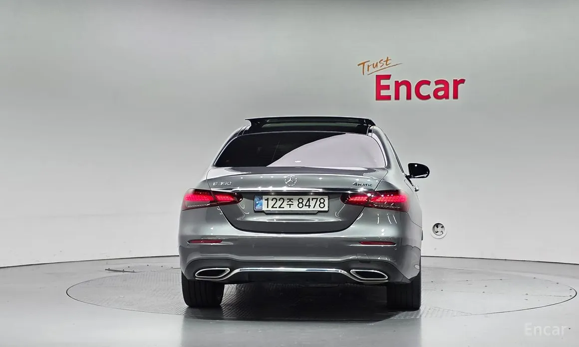 Фото 4 - Mercedes-Benz E-Class