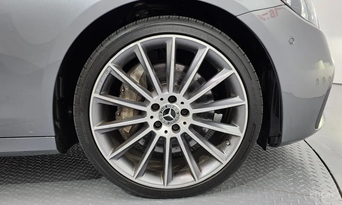 Фото 5 - Mercedes-Benz E-Class