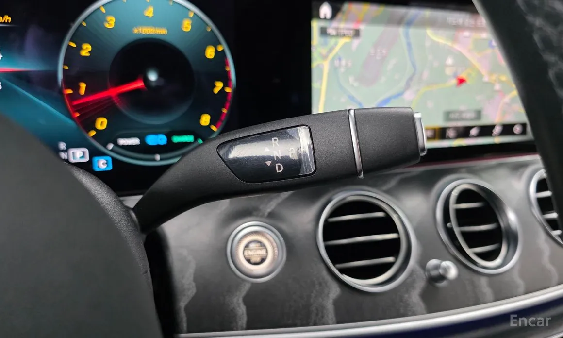 Фото 9 - Mercedes-Benz E-Class