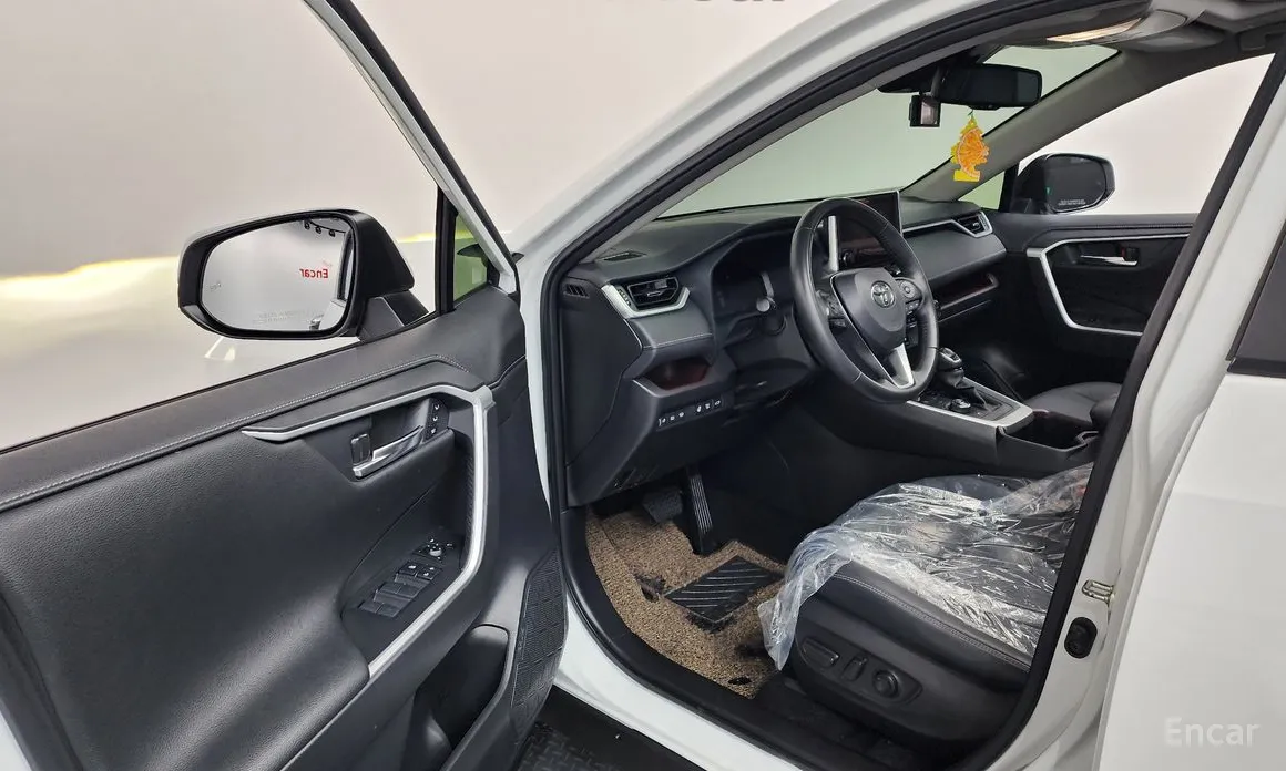 Фото 10 - Toyota RAV4