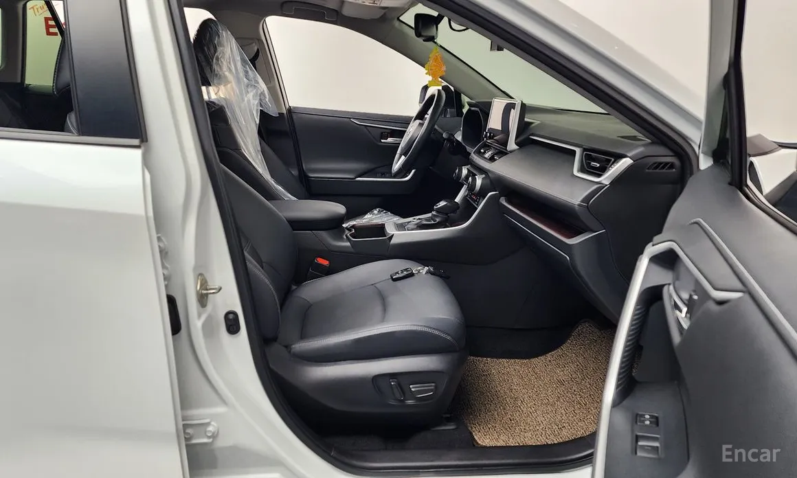 Фото 11 - Toyota RAV4