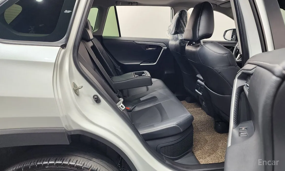 Фото 12 - Toyota RAV4