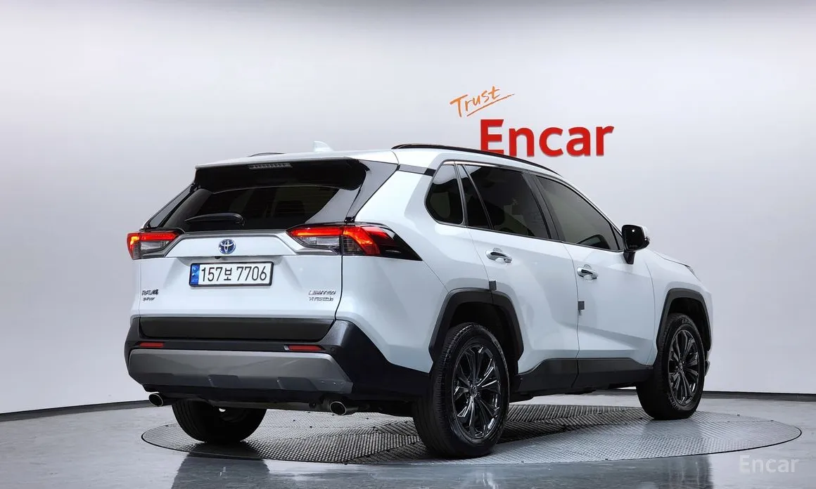 Фото 2 - Toyota RAV4