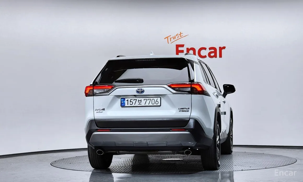 Фото 4 - Toyota RAV4