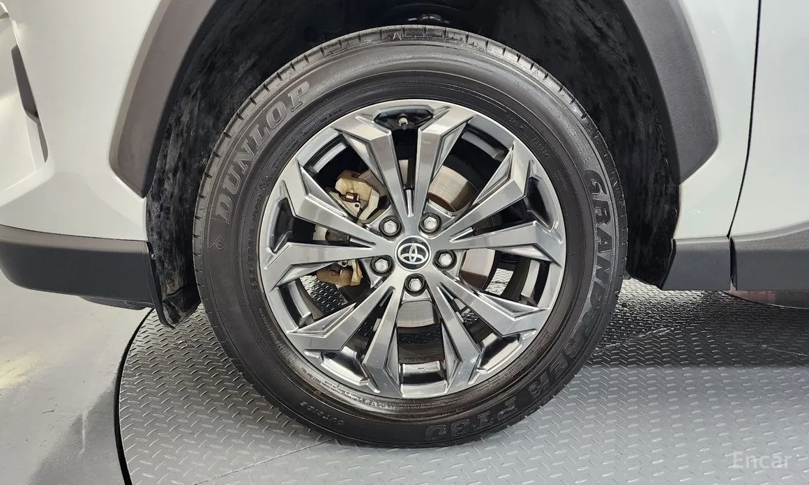 Фото 5 - Toyota RAV4