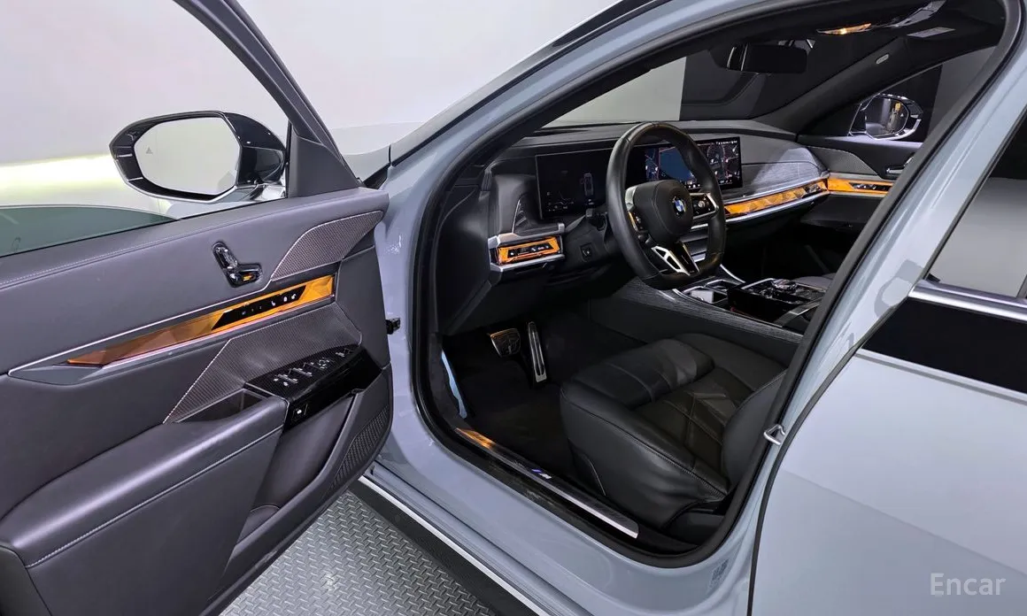 Фото 10 - BMW 7 Series