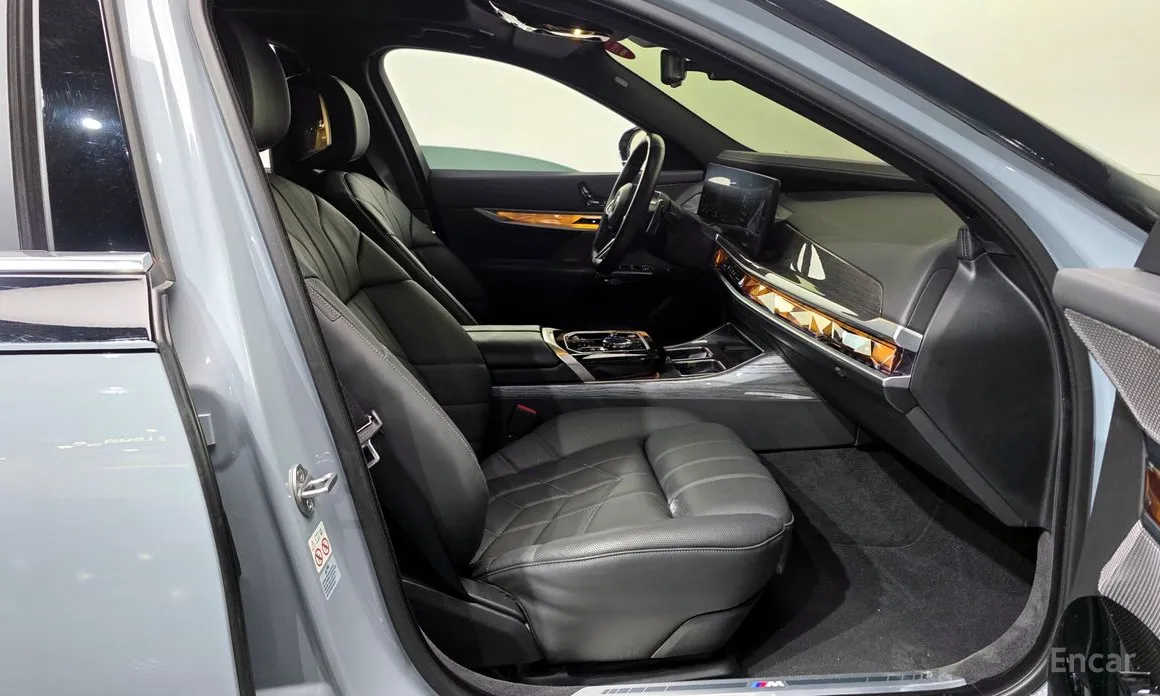 Фото 11 - BMW 7 Series