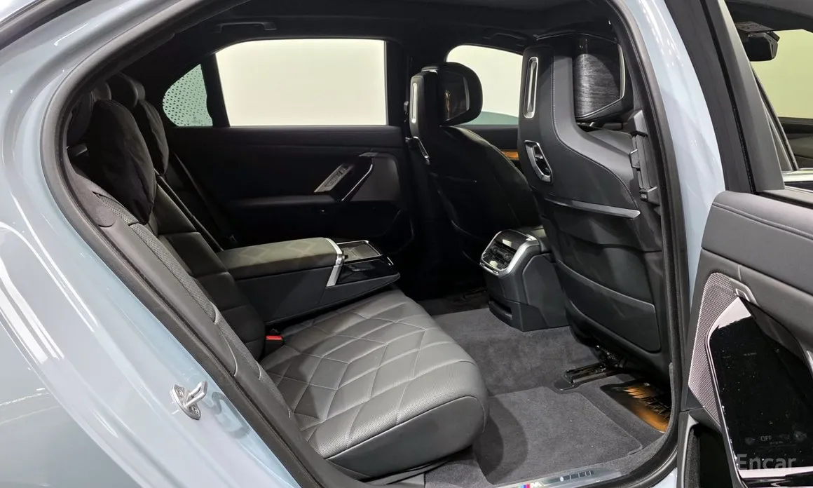 Фото 12 - BMW 7 Series