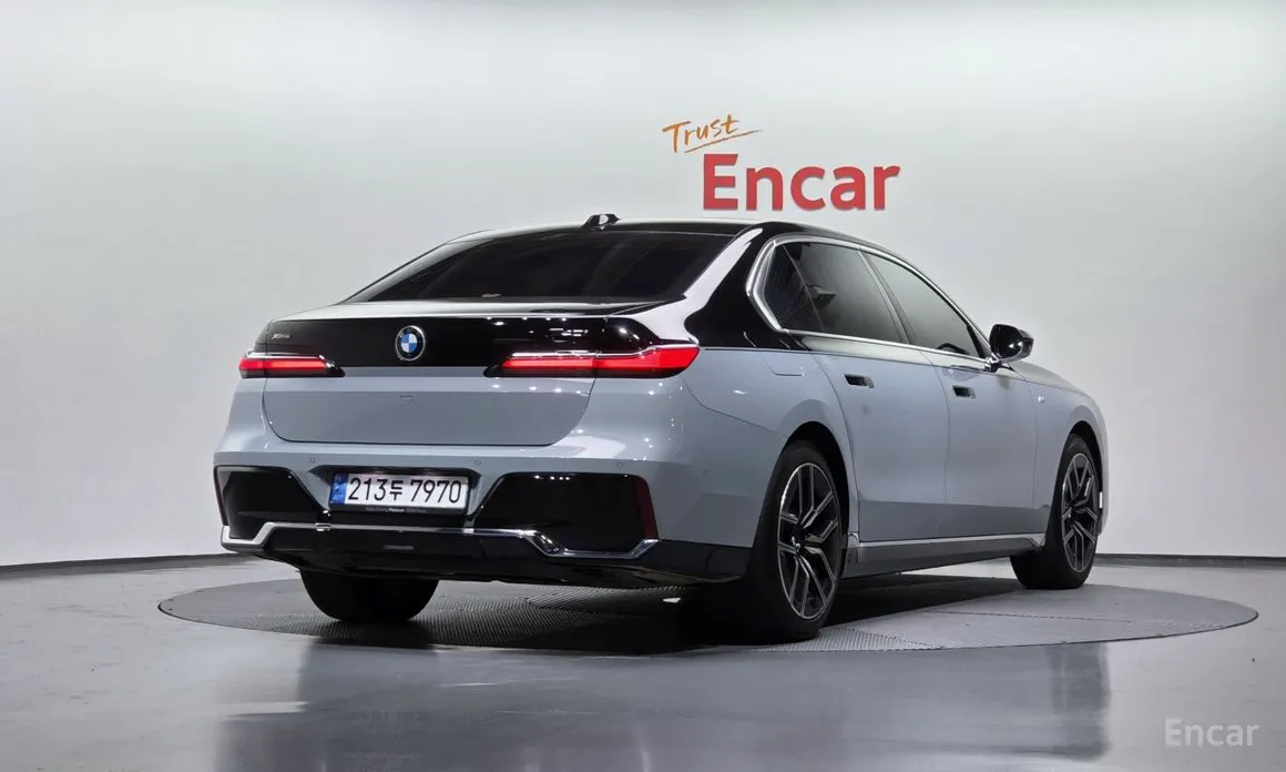 Фото 2 - BMW 7 Series