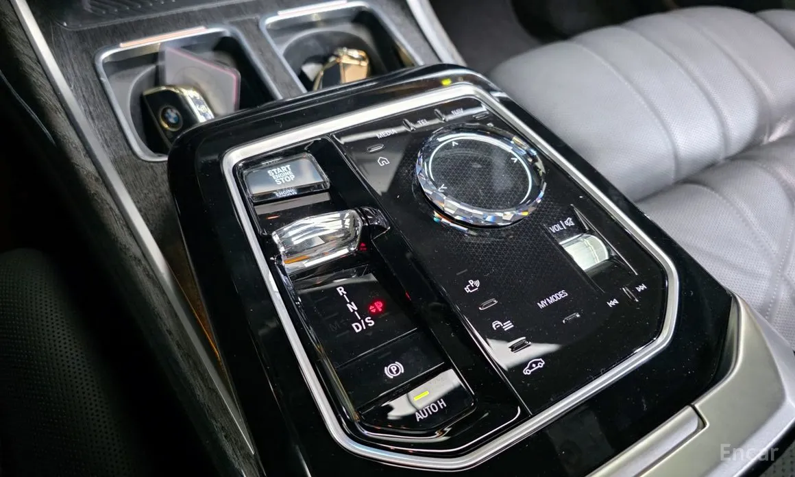 Фото 9 - BMW 7 Series