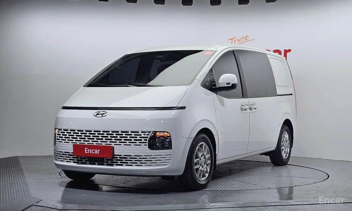 Фото 1 - Hyundai Staria