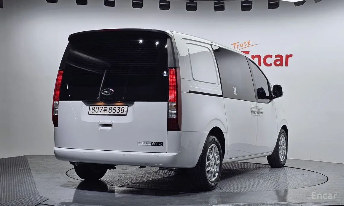 Фото 2 - Hyundai Staria