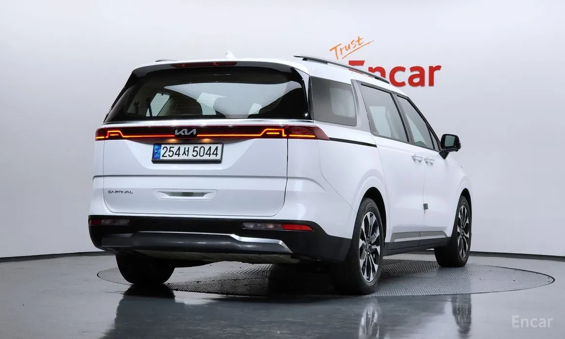 Фото 2 - Kia Carnival