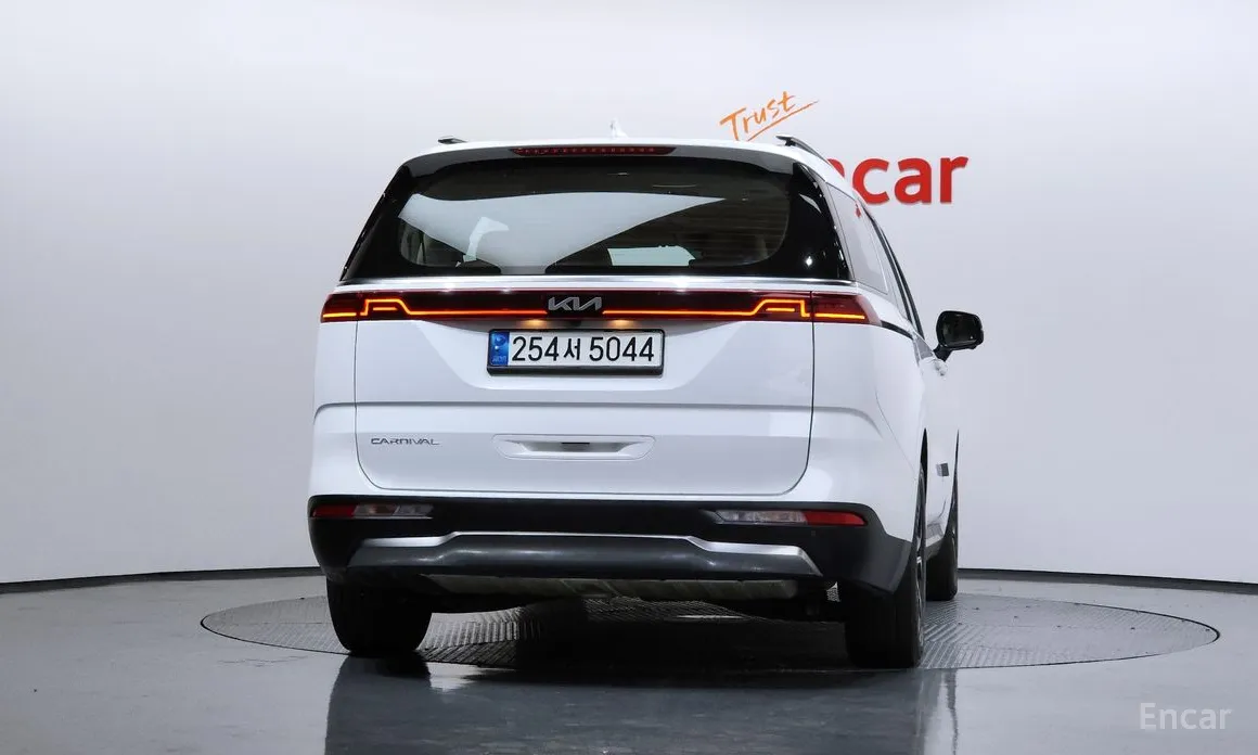 Фото 4 - Kia Carnival