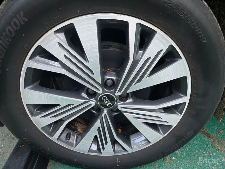 Фото 4 - Audi Q4 e-tron