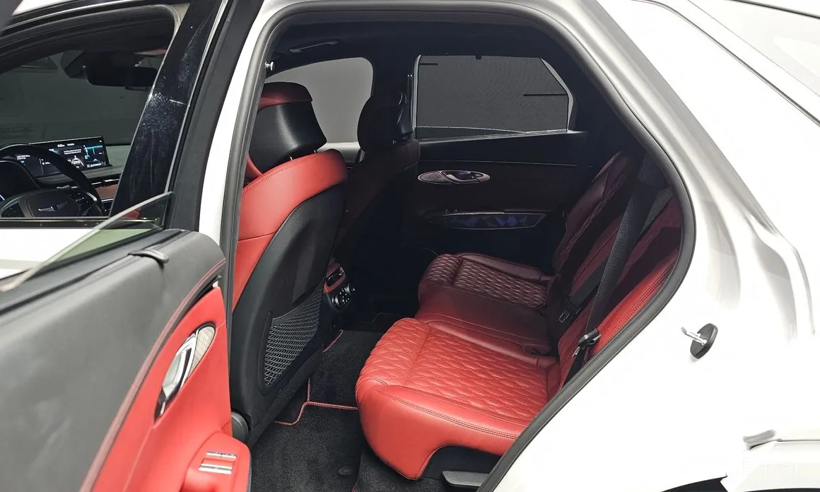 Фото 11 - Genesis GV70