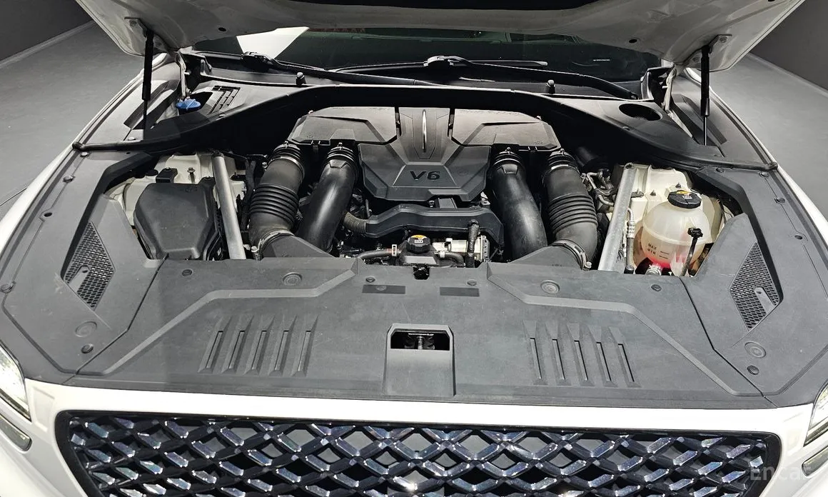 Фото 6 - Genesis GV70