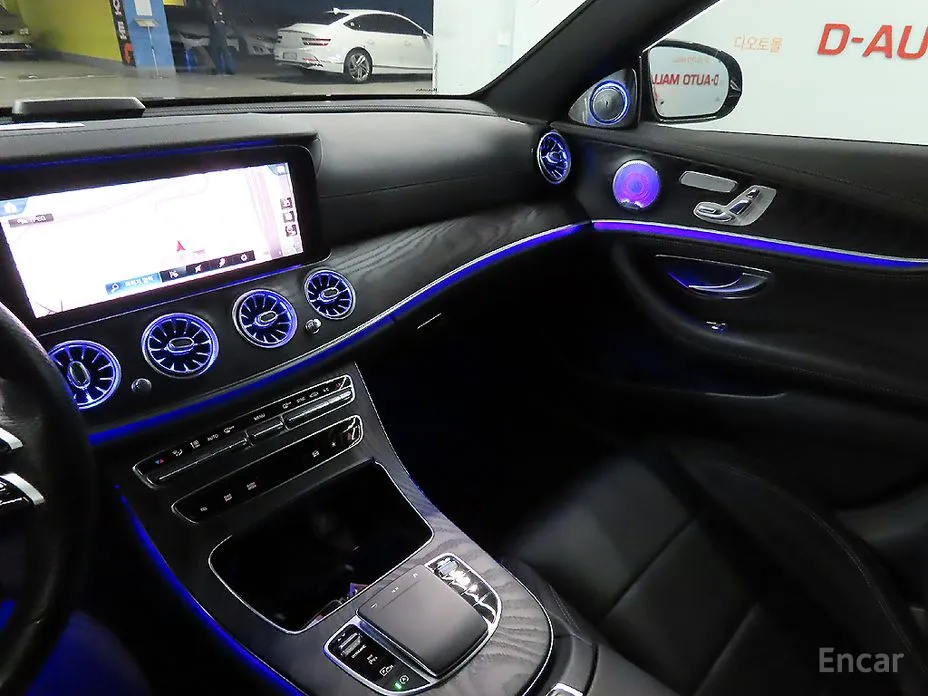 Фото 12 - Mercedes-Benz E-Class