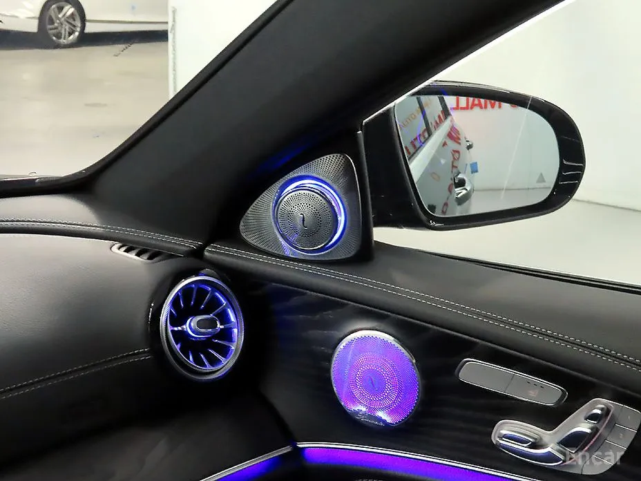 Фото 17 - Mercedes-Benz E-Class