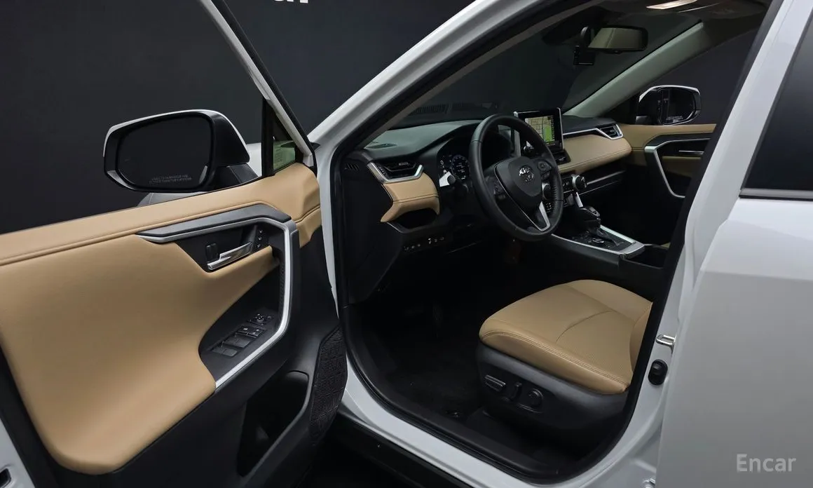 Фото 10 - Toyota RAV4