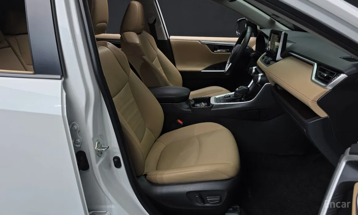 Фото 11 - Toyota RAV4