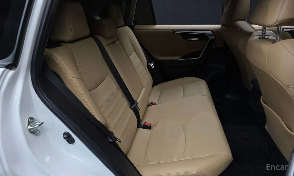 Фото 12 - Toyota RAV4