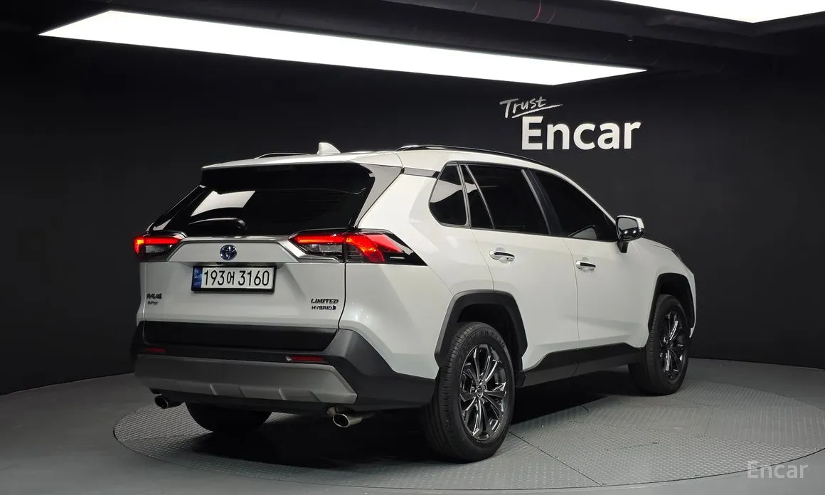 Фото 2 - Toyota RAV4