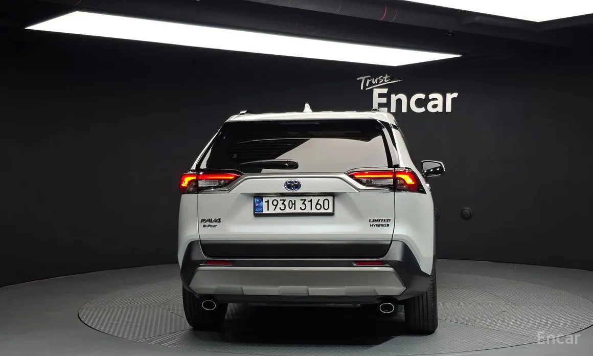 Фото 4 - Toyota RAV4