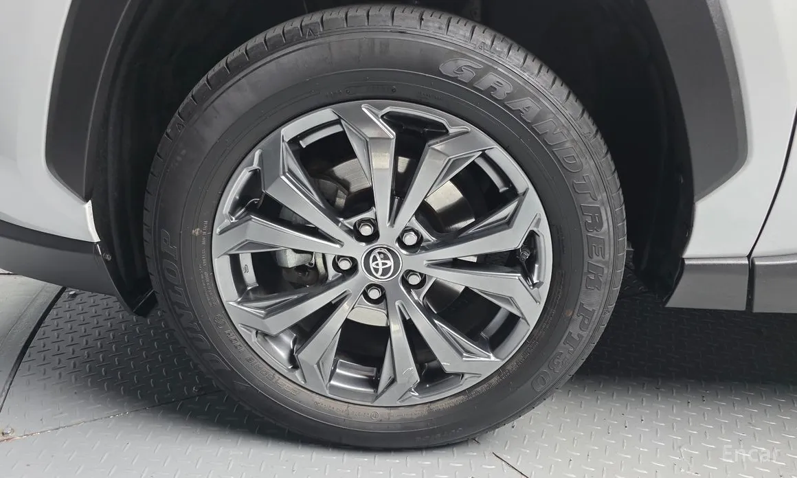 Фото 5 - Toyota RAV4