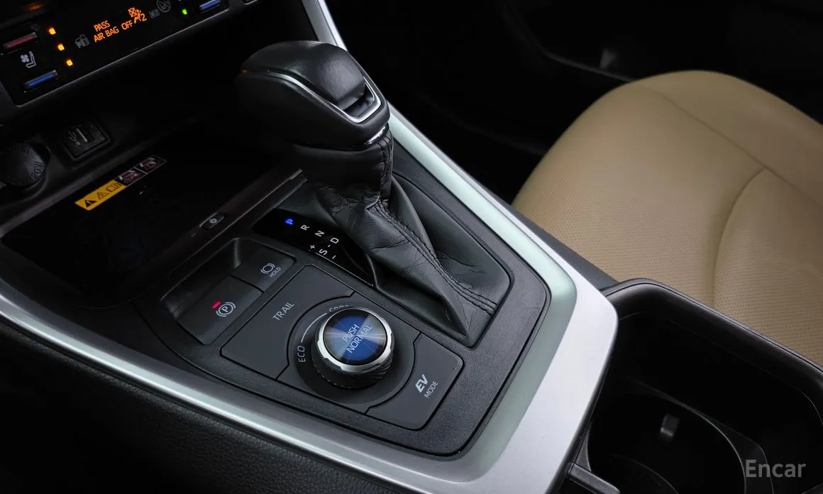 Фото 9 - Toyota RAV4