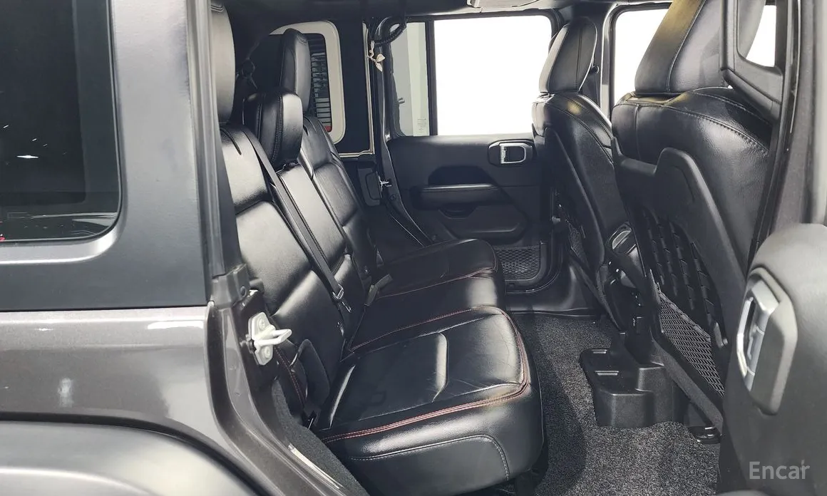 Фото 12 - Jeep Wrangler